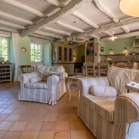 Holiday La Borie Tatil Evi